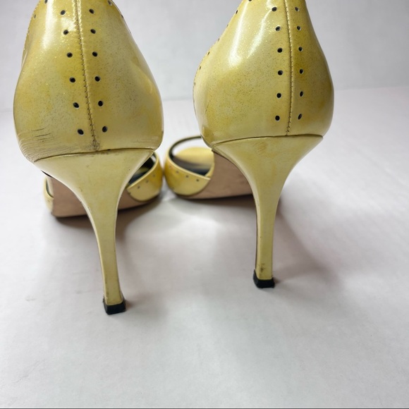 MANOLO BLAHNIK Yellow Patent Leather Peep-Toe High Heels Pumps 38. - Picture 4 of 7